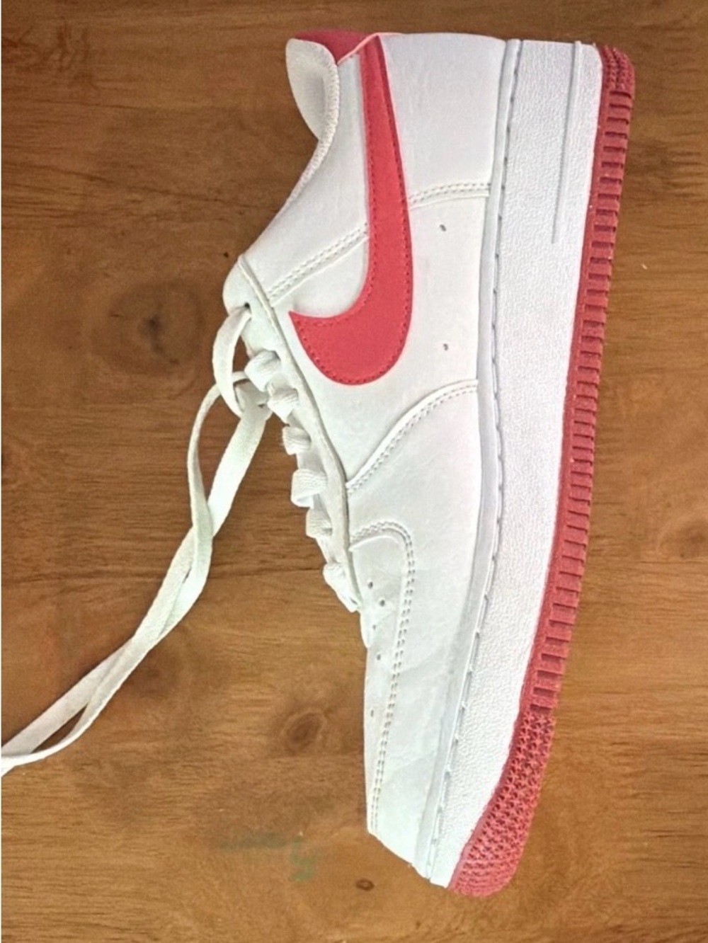 Nike Women's Athletic Shoes White with Red Accents - Picture 9 of 9